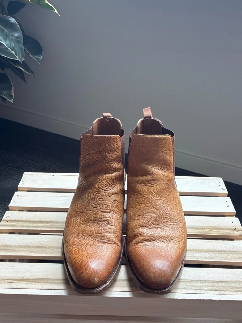 TAFT Men's Embossed Tan Chelsea Boots